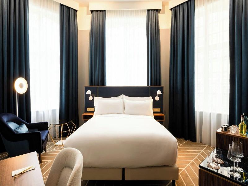 Sapphire House Antwerp, Autograph Collection image