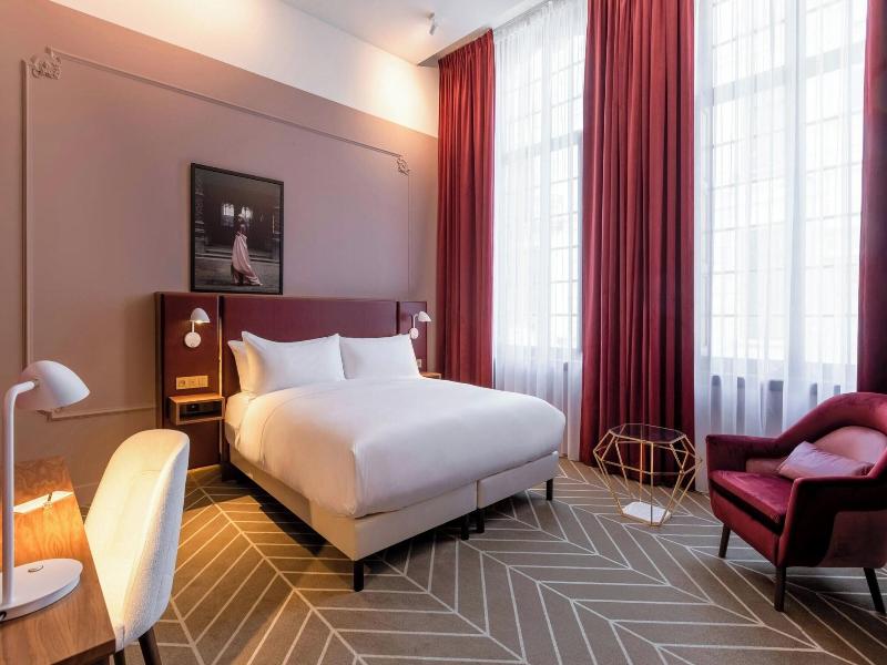 Sapphire House Antwerp, Autograph Collection image