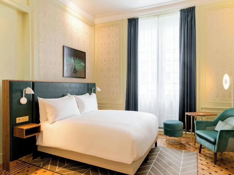 Sapphire House Antwerp, Autograph Collection image