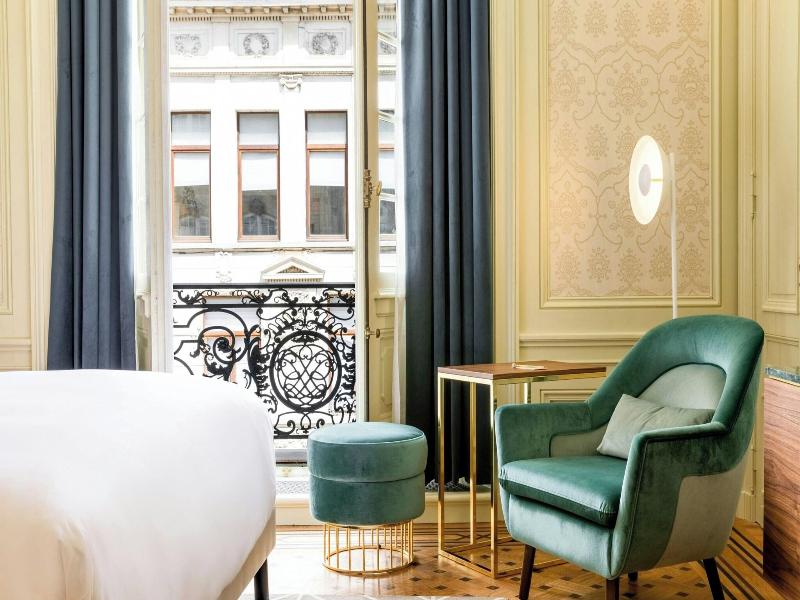 Sapphire House Antwerp, Autograph Collection image