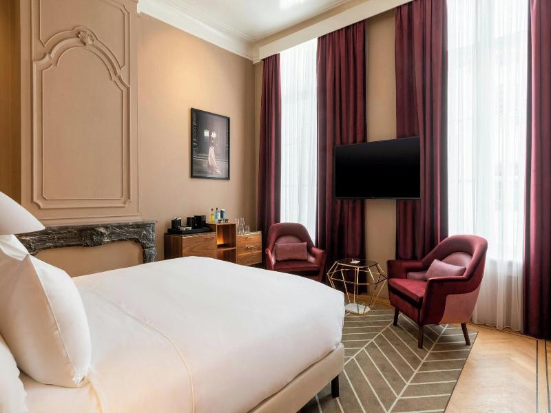 Sapphire House Antwerp, Autograph Collection image