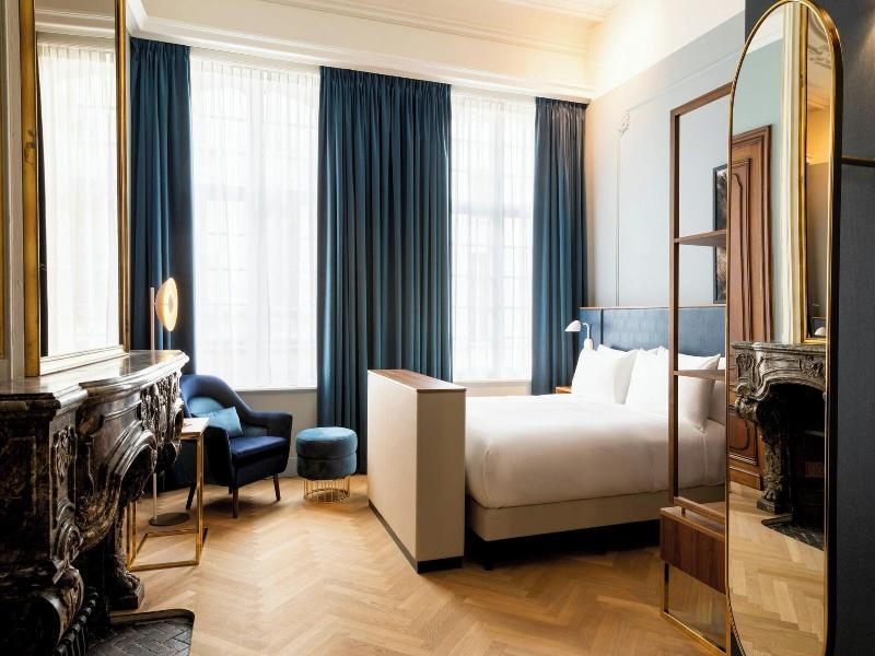 Sapphire House Antwerp, Autograph Collection image