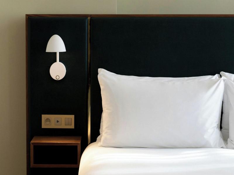 Sapphire House Antwerp, Autograph Collection image