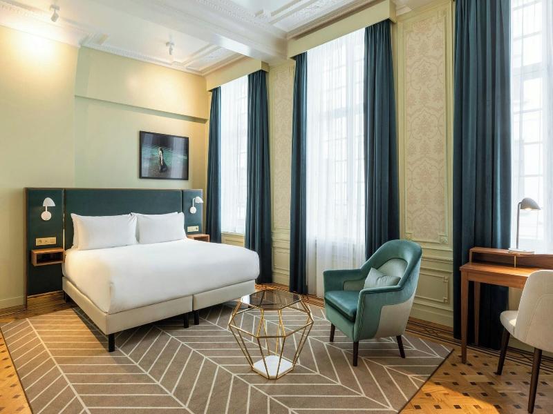 Sapphire House Antwerp, Autograph Collection image