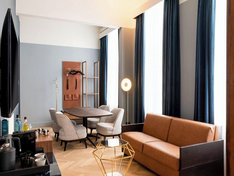 Sapphire House Antwerp, Autograph Collection image
