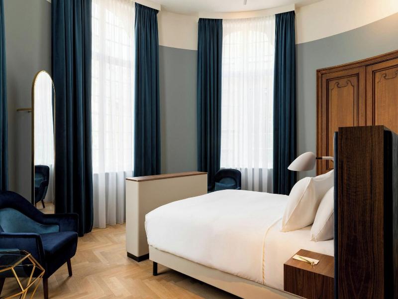 Sapphire House Antwerp, Autograph Collection image