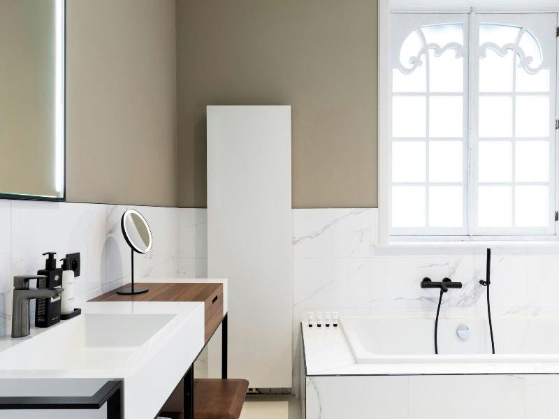 Sapphire House Antwerp, Autograph Collection image