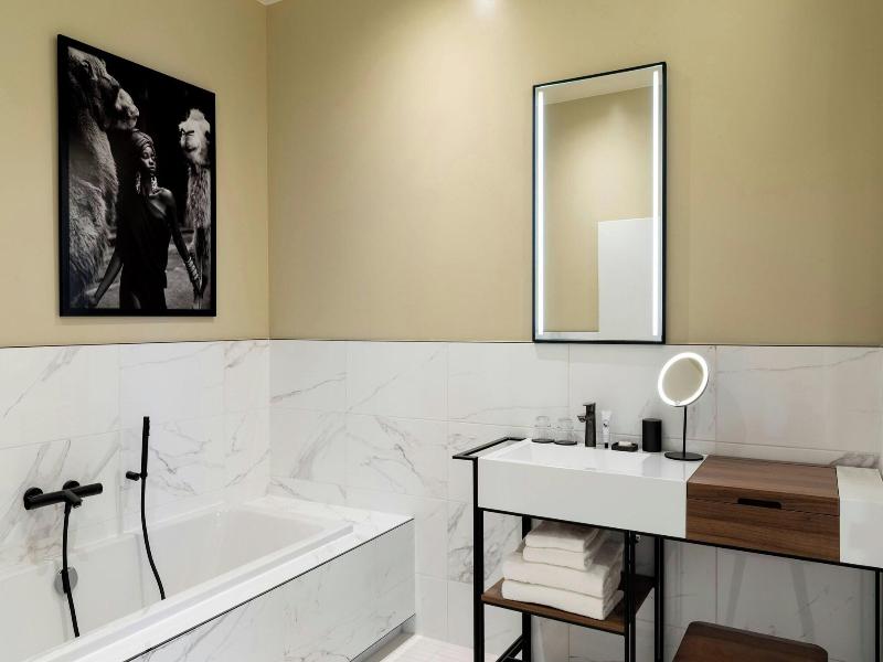 Sapphire House Antwerp, Autograph Collection image