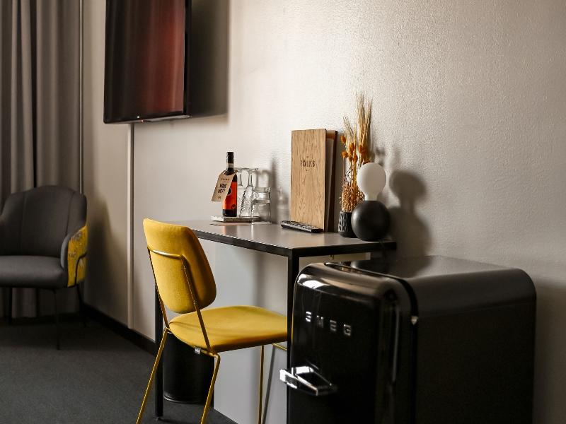 room detail thumbnail 1