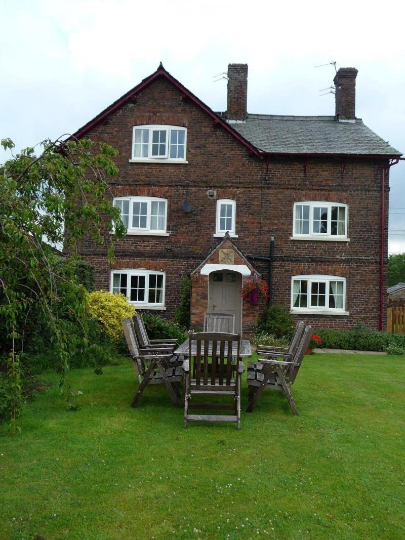 Birtles Farm Bed and Breakfast image