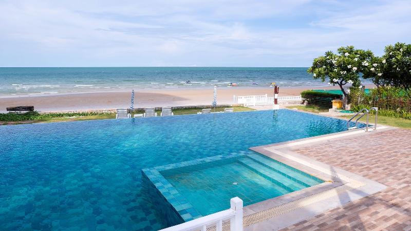 Baan Poolom Beachfront Condominium — exterior view