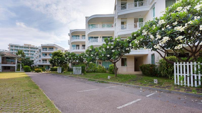 Baan Poolom Beachfront Condominium — general view
