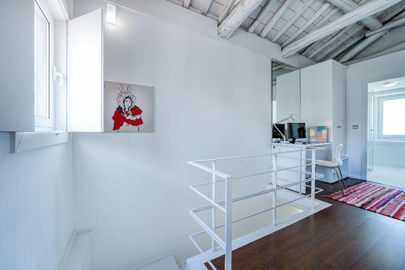 Olala Fine Arts Studios image