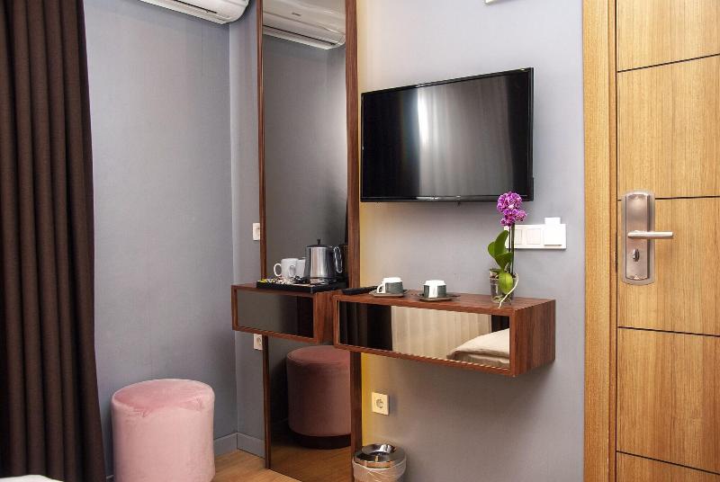 Vitabella Suites image