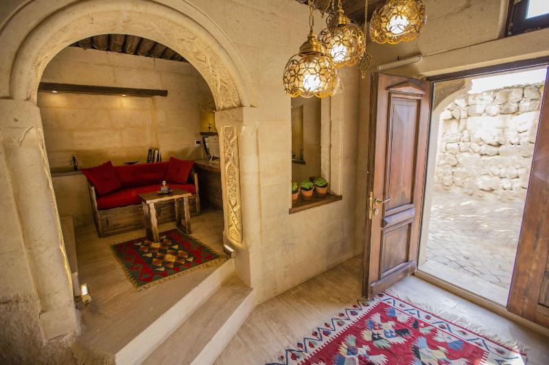 Mak's Cave House image