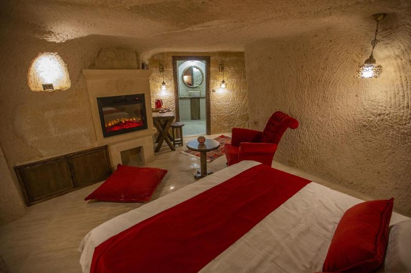 Mak's Cave House image