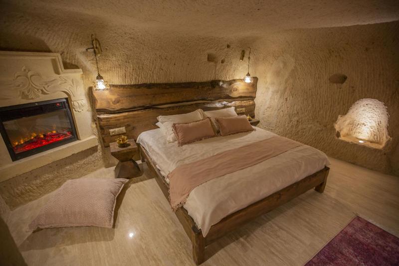 Mak's Cave House image