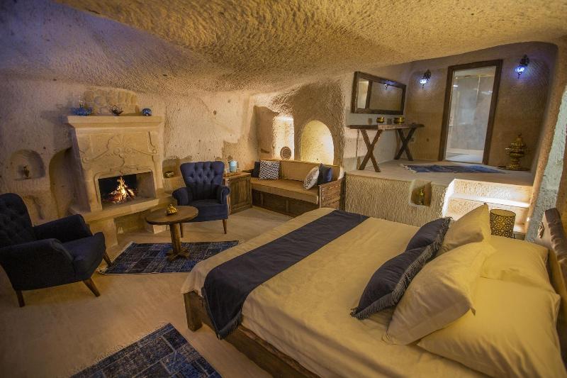 Mak's Cave House image
