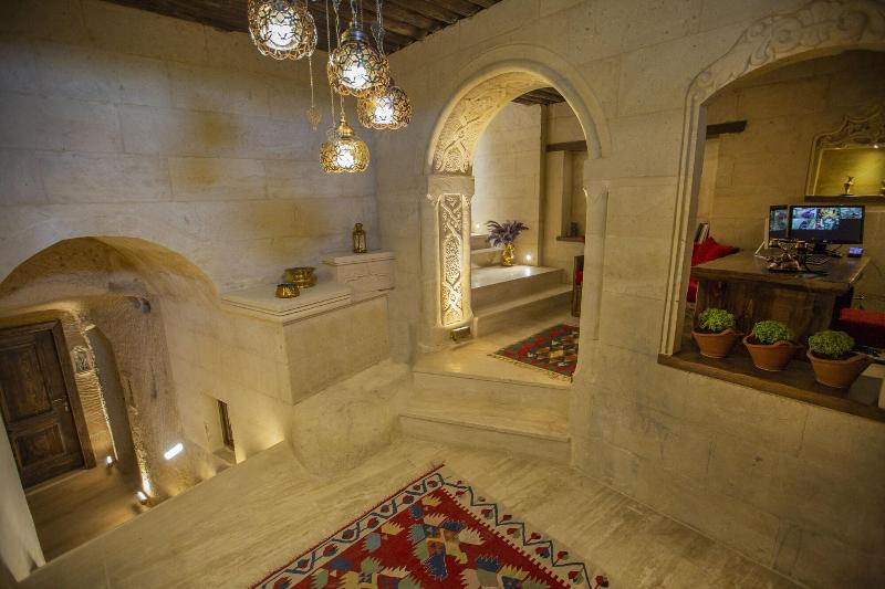Mak's Cave House image