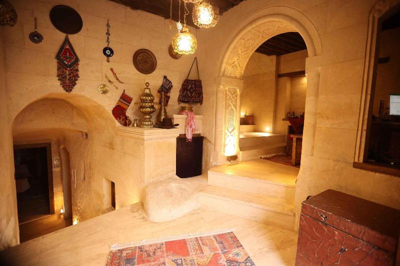Mak's Cave House image