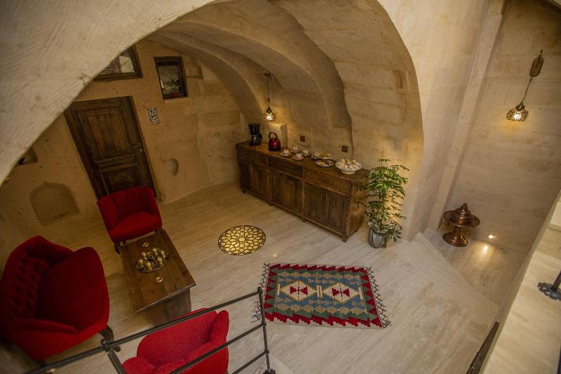 Mak's Cave House image