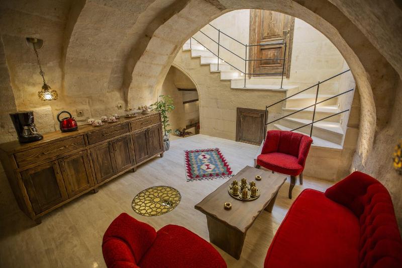 Mak's Cave House image