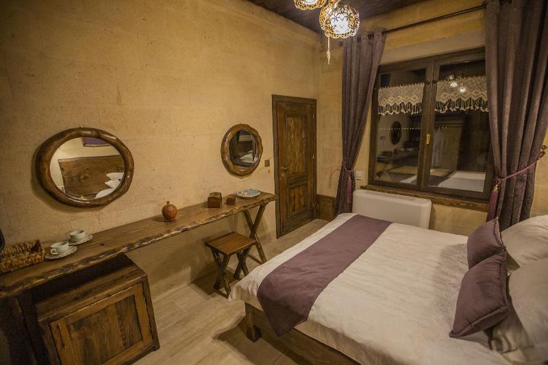 Mak's Cave House image