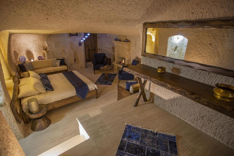 Mak's Cave House image