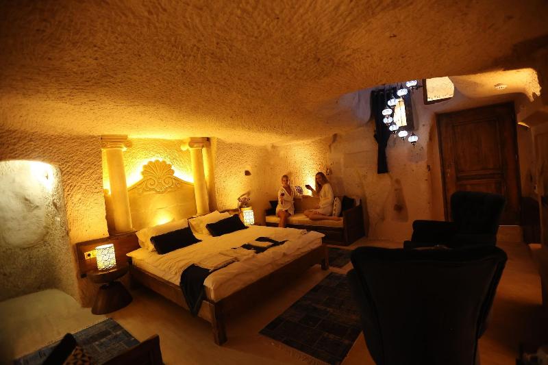 Mak's Cave House image