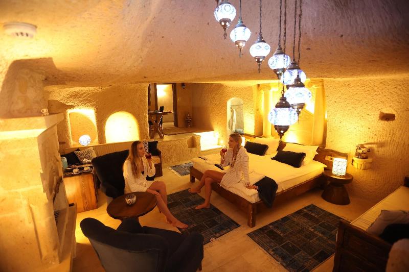 Mak's Cave House image