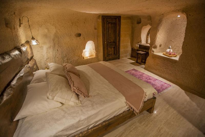 Mak's Cave House image