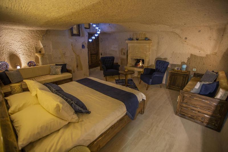 Mak's Cave House image