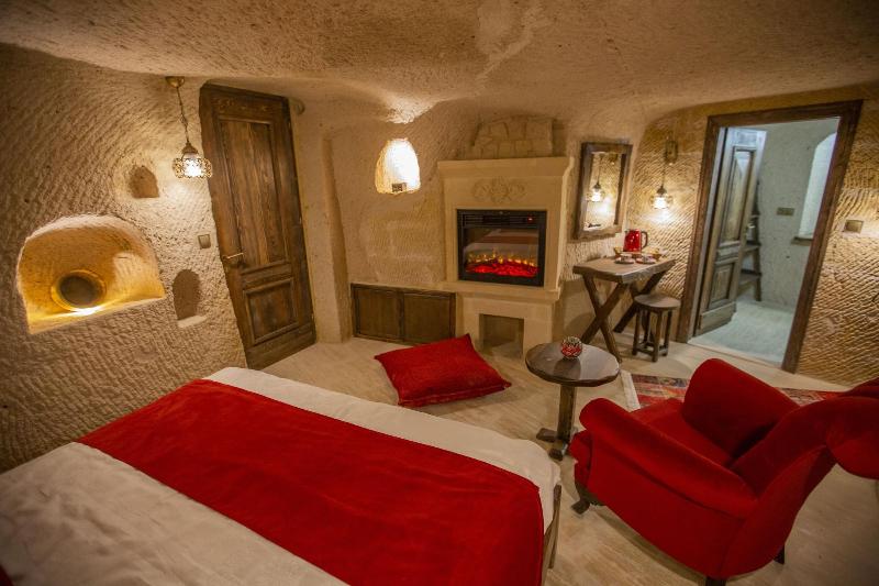 Mak's Cave House image