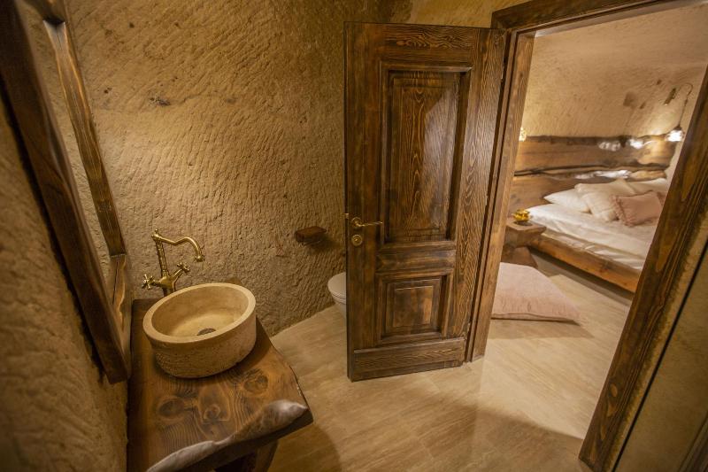Mak's Cave House image