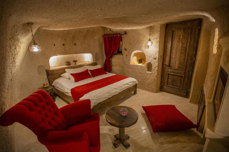 Mak's Cave House image