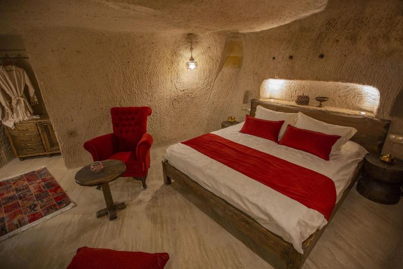 Mak's Cave House image