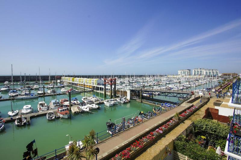 Britannia Harbour View image
