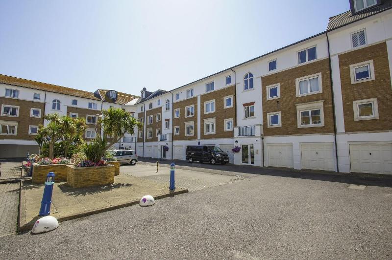 Britannia Harbour View image