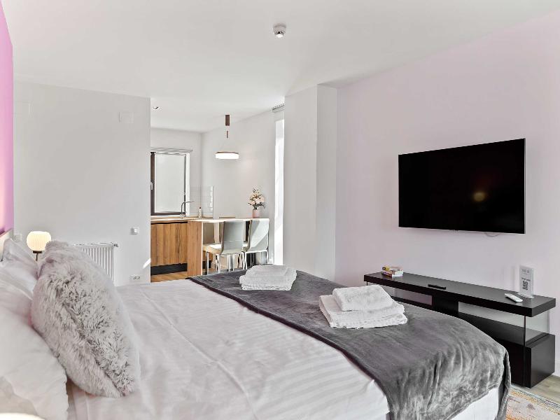Uni 88 Apartments image