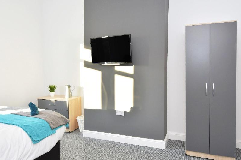 Townhouse @ 15 Brunswick Place Stoke image