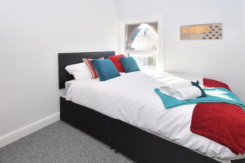 Townhouse @ 15 Brunswick Place Stoke image