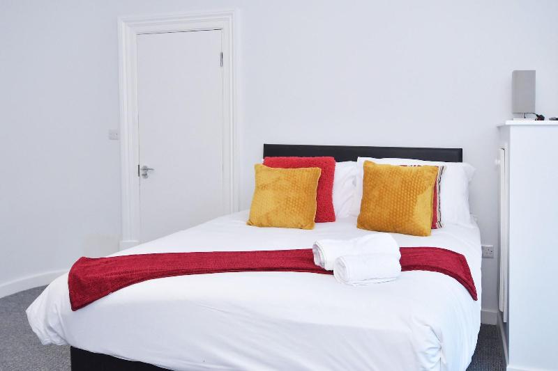 Townhouse @ 15 Brunswick Place Stoke image