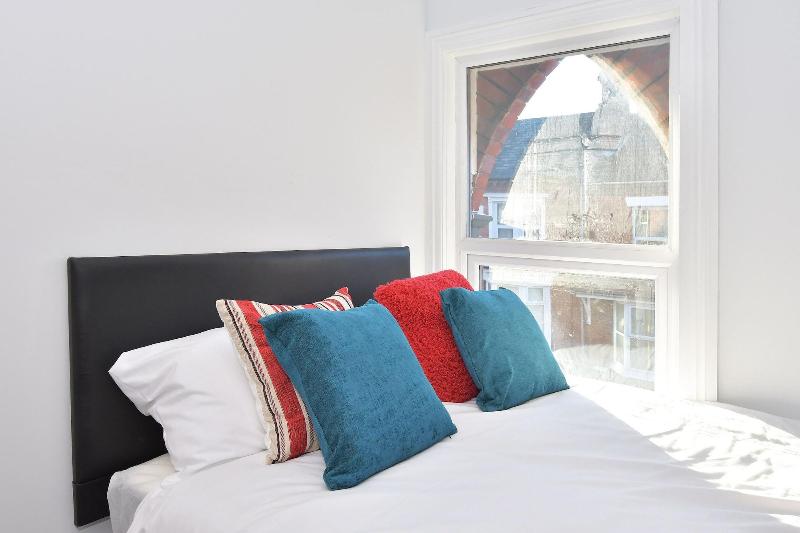 Townhouse @ 15 Brunswick Place Stoke image