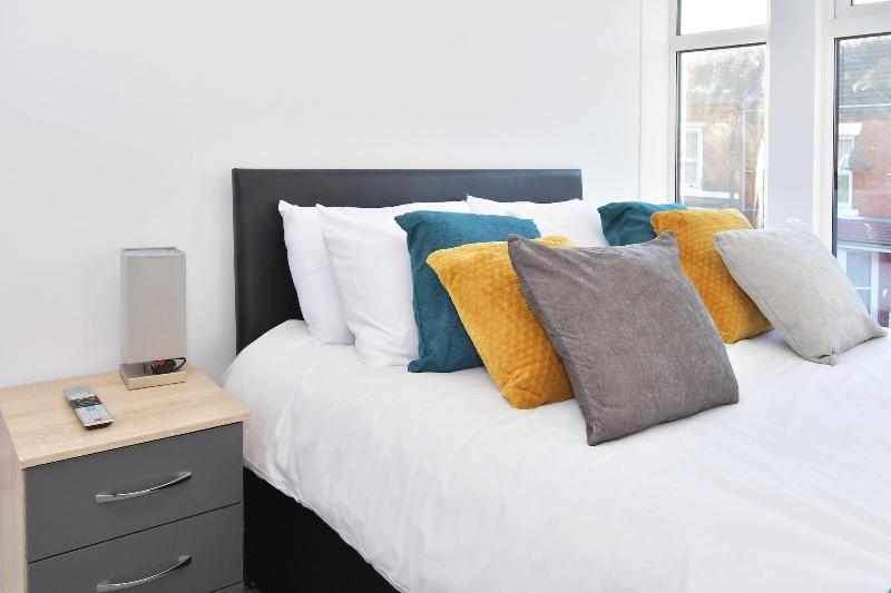 Townhouse @ 15 Brunswick Place Stoke image