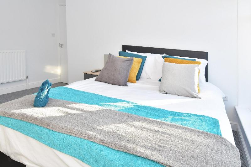 Townhouse @ 15 Brunswick Place Stoke image