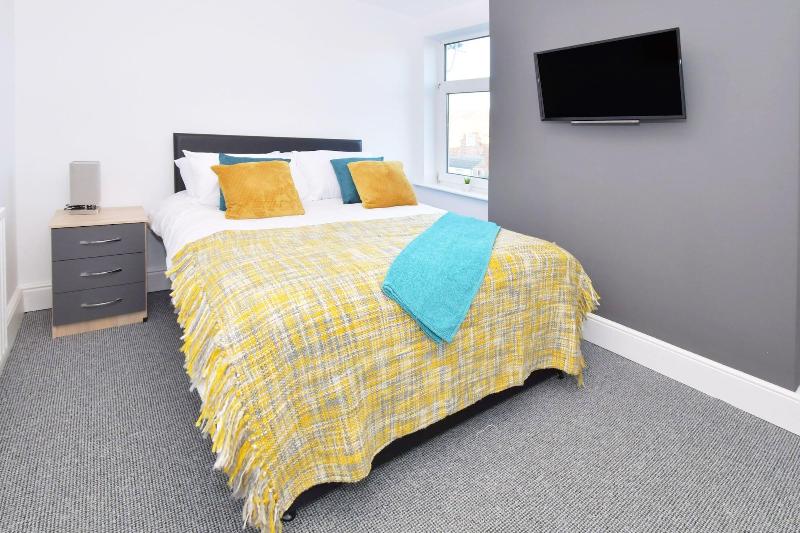 Townhouse @ 15 Brunswick Place Stoke image