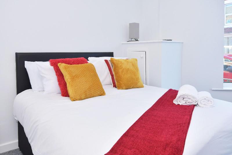 Townhouse @ 15 Brunswick Place Stoke image