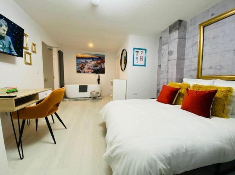 Townhouse Plus @ Lower Beth Street Stoke image