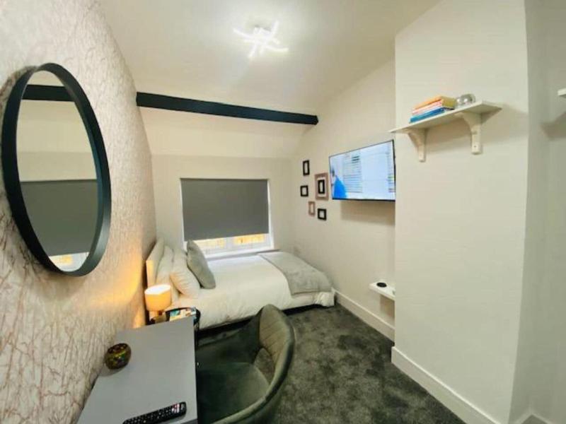 Townhouse Plus @ Lower Beth Street Stoke image