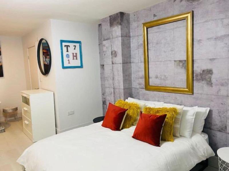 Townhouse Plus @ Lower Beth Street Stoke image